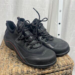 NWOT Clarks Muckers Waterproof Leather Shoes in Black - Size 10